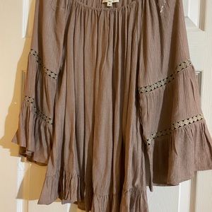 Ladies very cute gauze tip top. Great for dress up or casual.